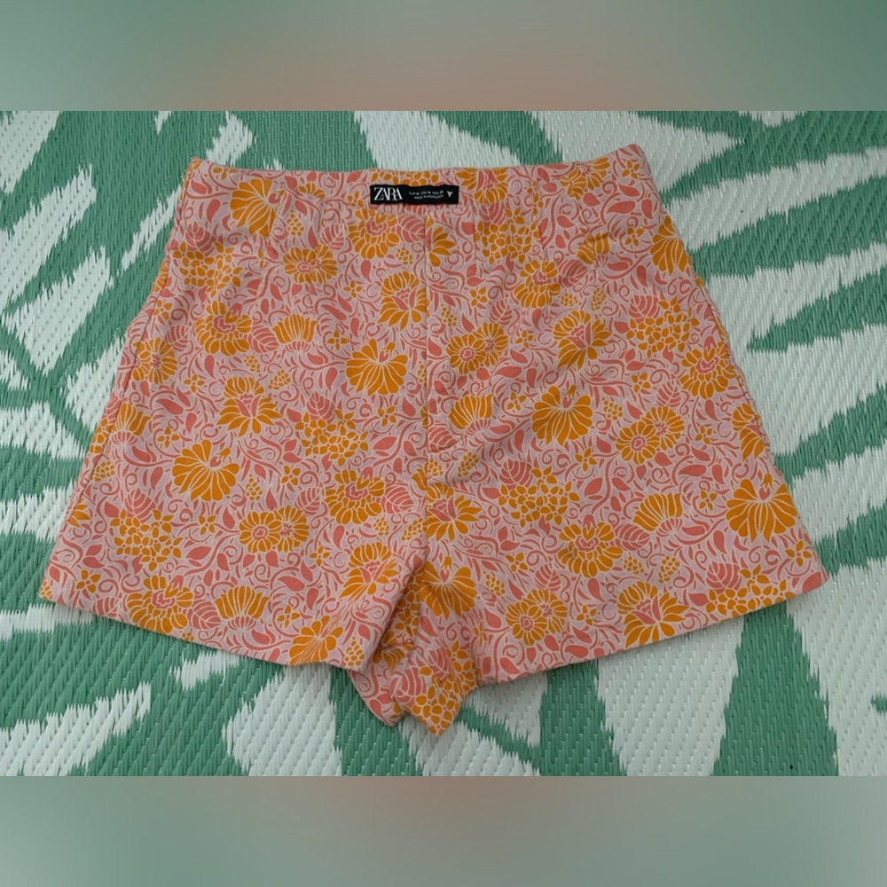 Zara high waisted shorts sz medium